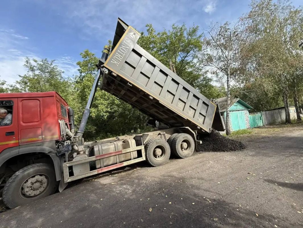 Продолжаются работы по отсыпке улиц частного сектора Продолжаются работы по отсыпке улиц частного сектора