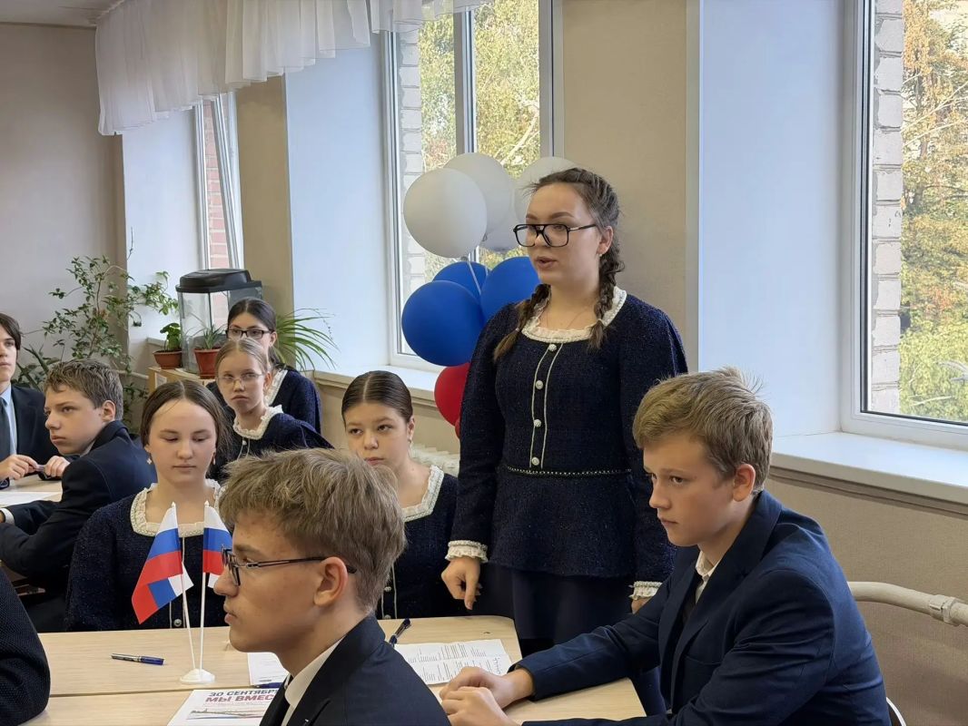 Посетила лицей «Престиж» и приняла участие в классном часе, приуроченном Дню воссоединения Донецкой и Луганской Народных Республик, Херсонской и Запорожской областей с Российской Федерацией Посетила лицей «Престиж» и приняла участие в классном часе, приуроченном Дню воссоединения Донецкой и Луганской Народных Республик, Херсонской и Запорожской областей с Российской Федерацией