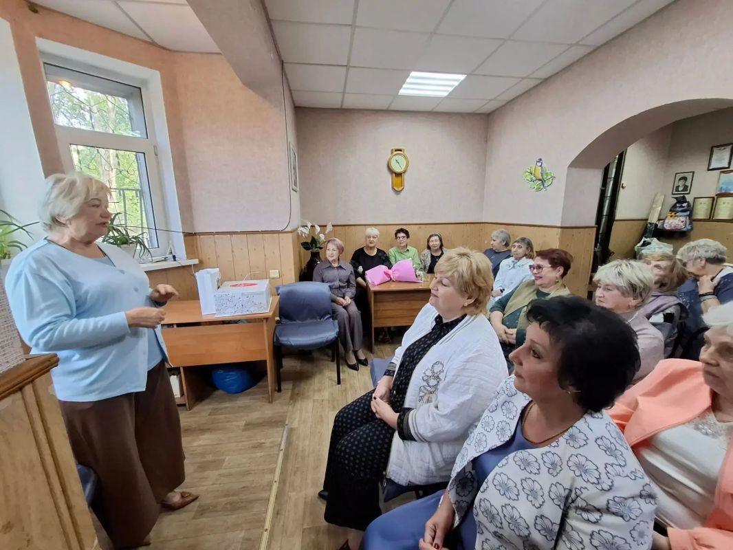 В преддверии Дня пожилого человека посетила Совет женщин Макеевки В преддверии Дня пожилого человека посетила Совет женщин Макеевки