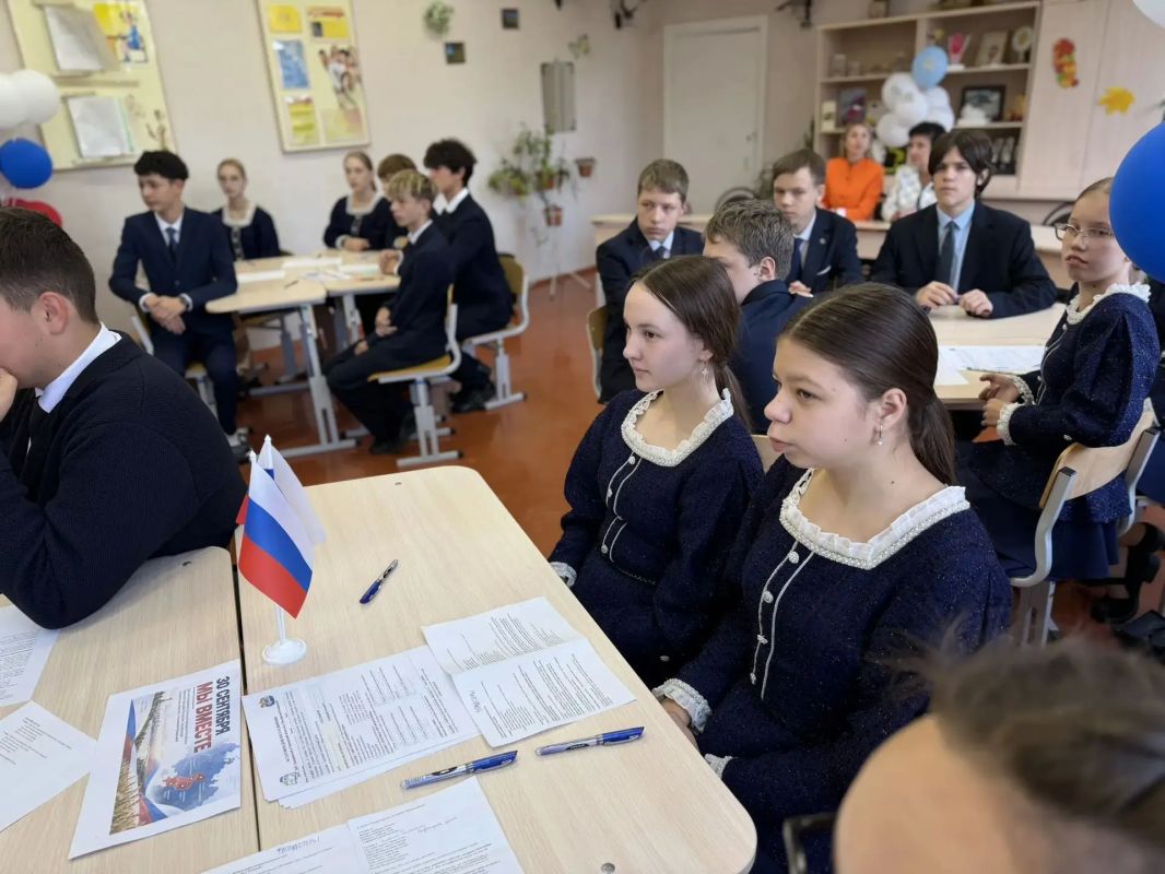 Посетила лицей «Престиж» и приняла участие в классном часе, приуроченном Дню воссоединения Донецкой и Луганской Народных Республик, Херсонской и Запорожской областей с Российской Федерацией Посетила лицей «Престиж» и приняла участие в классном часе, приуроченном Дню воссоединения Донецкой и Луганской Народных Республик, Херсонской и Запорожской областей с Российской Федерацией