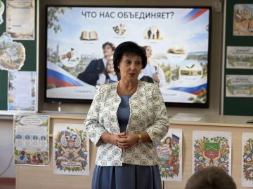 Посетила лицей «Престиж» и приняла участие в классном часе, приуроченном Дню воссоединения Донецкой и Луганской Народных Республик, Херсонской и Запорожской областей с Российской Федерацией