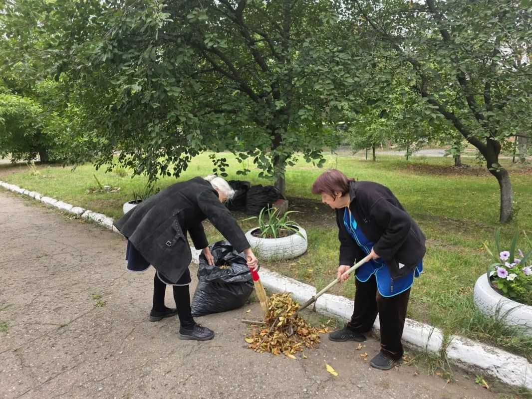 В Центрально-Городском внутригородском районе с целью реализации проекта Единой России «Городская среда» прошла еженедельная акция «Чистый четверг» В Центрально-Городском внутригородском районе с целью реализации проекта Единой России «Городская среда» прошла еженедельная акция «Чистый четверг»