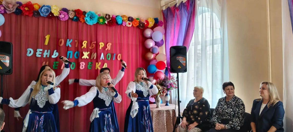 Сегодня, 1 октября, в Червоногвардейском районе Макеевки в ГБУ СО «Центр социального обслуживания населения Червоногвардейского района города Макеевки» прошло праздничное мероприятие ко Дню пожилого человека Сегодня, 1 октября, в Червоногвардейском районе Макеевки в ГБУ СО «Центр социального обслуживания населения Червоногвардейского района города Макеевки» прошло праздничное мероприятие ко Дню пожилого человека