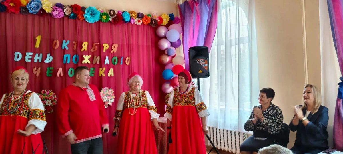 Сегодня, 1 октября, в Червоногвардейском районе Макеевки в ГБУ СО «Центр социального обслуживания населения Червоногвардейского района города Макеевки» прошло праздничное мероприятие ко Дню пожилого человека Сегодня, 1 октября, в Червоногвардейском районе Макеевки в ГБУ СО «Центр социального обслуживания населения Червоногвардейского района города Макеевки» прошло праздничное мероприятие ко Дню пожилого человека