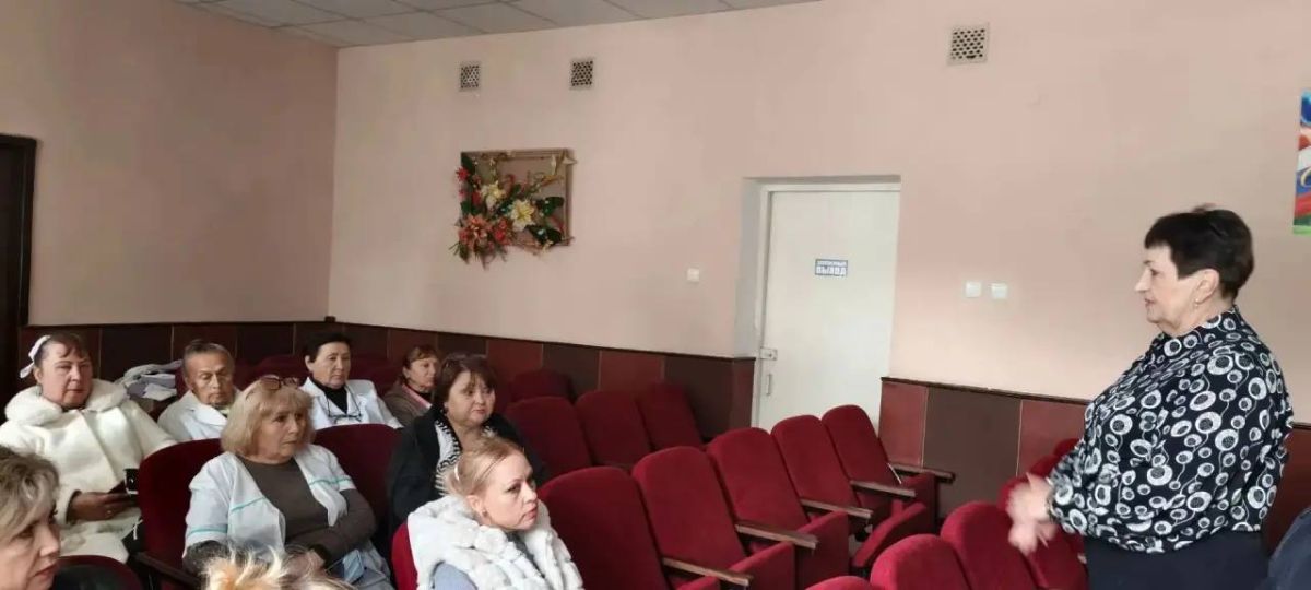 Сегодня, 1 октября в Червоногвардейском районе состоялась встреча руководителя Управы Червоногвардейского внутригородского района Администрации городского округа Макеевка Марии Чулаковой с трудовым коллективом ГБПОУ... Сегодня, 1 октября в Червоногвардейском районе состоялась встреча руководителя Управы Червоногвардейского внутригородского района Администрации городского округа Макеевка Марии Чулаковой с трудовым коллективом ГБПОУ...