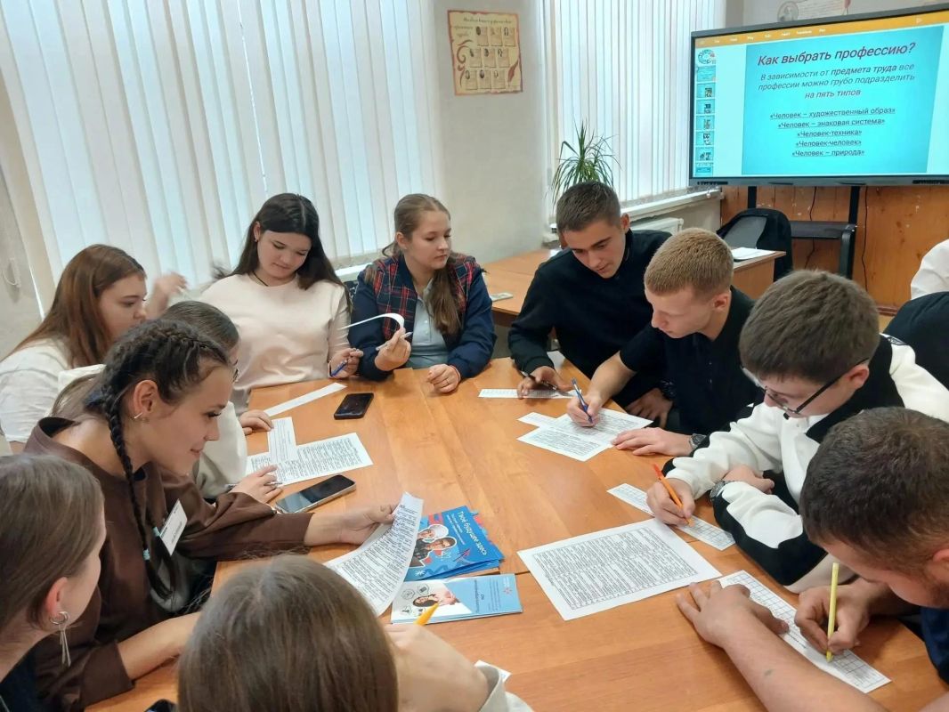 Выбор профессии — первый шаг к успешному будущему! Выбор профессии — первый шаг к успешному будущему!