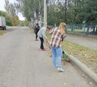 1 октября, сотрудники ГБДОУ «Детский сад № 152 компенсирующего вида городского округа Макеевка» и МБУ «Детская школа искусств № 1 города Макеевки» в рамках акции «Чистый четверг» провели работы по благоустройству и уборке... 1 октября, сотрудники ГБДОУ «Детский сад № 152 компенсирующего вида городского округа Макеевка» и МБУ «Детская школа искусств № 1 города Макеевки» в рамках акции «Чистый четверг» провели работы по благоустройству и уборке...