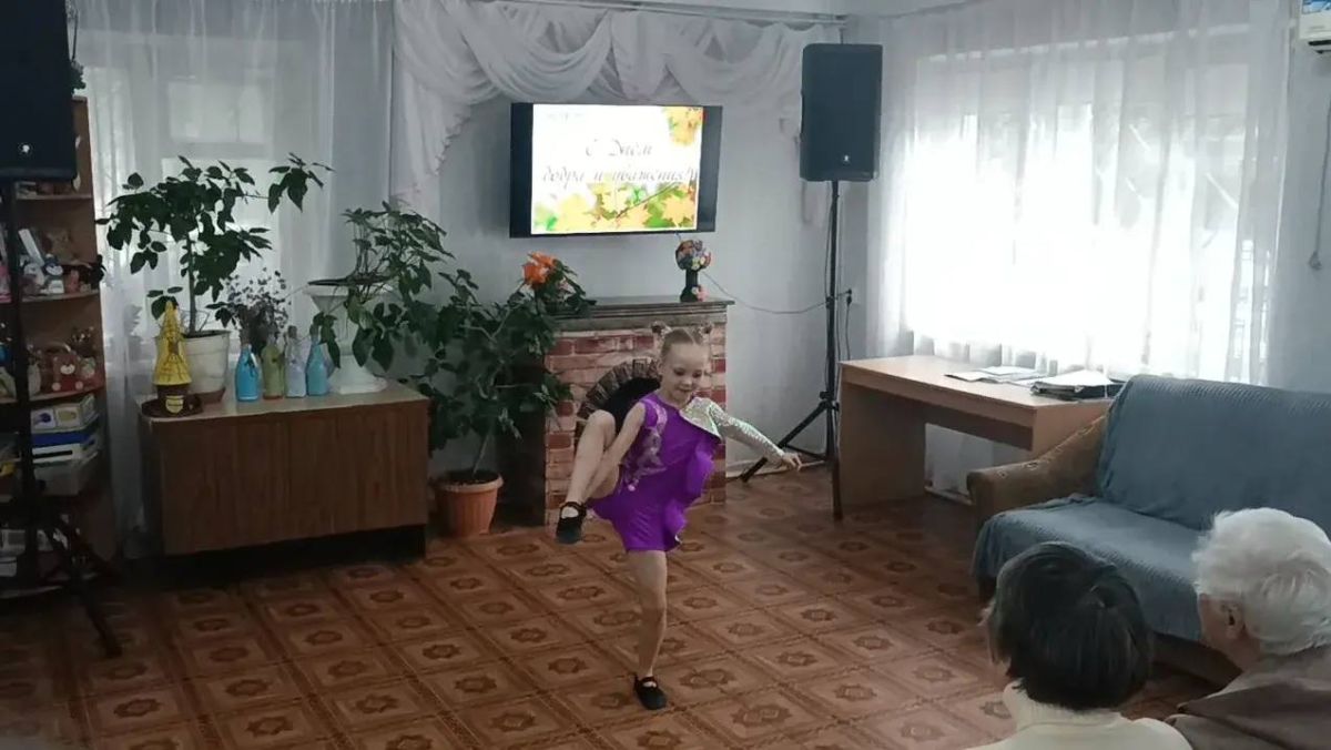В Центре социального обслуживания прошел концерт ко Дню пожилых людей В Центре социального обслуживания прошел концерт ко Дню пожилых людей