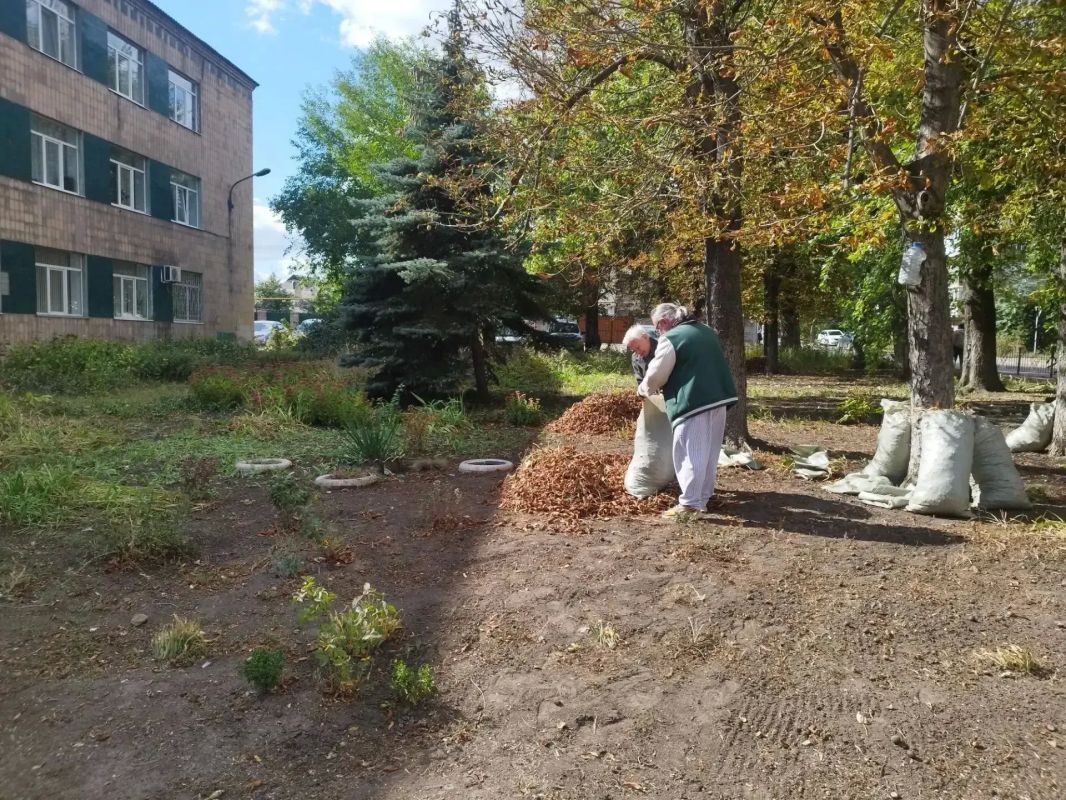 В Кировском внутригородском районе продолжаются работы по наведению санитарного порядка В Кировском внутригородском районе продолжаются работы по наведению санитарного порядка