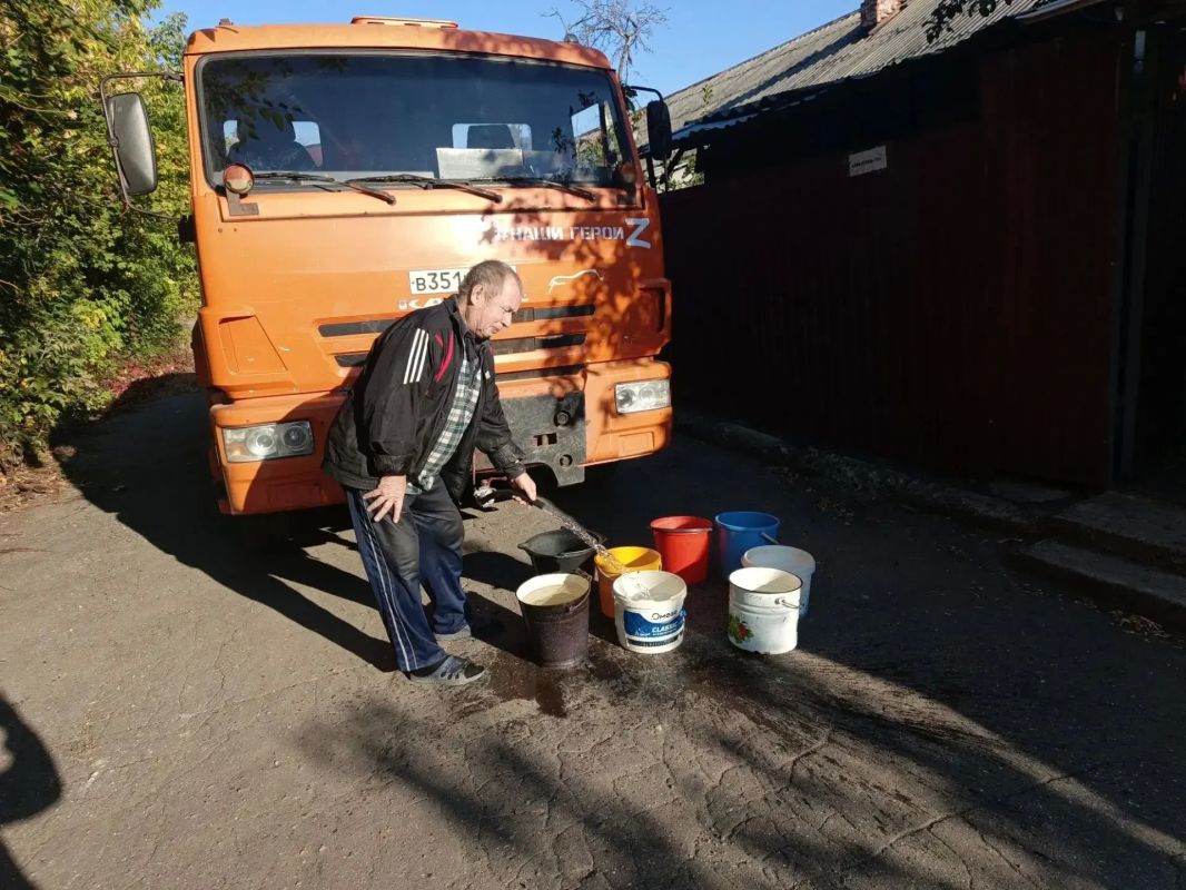 В Кировском внутригородском районе осуществляется подвоз воды В Кировском внутригородском районе осуществляется подвоз воды