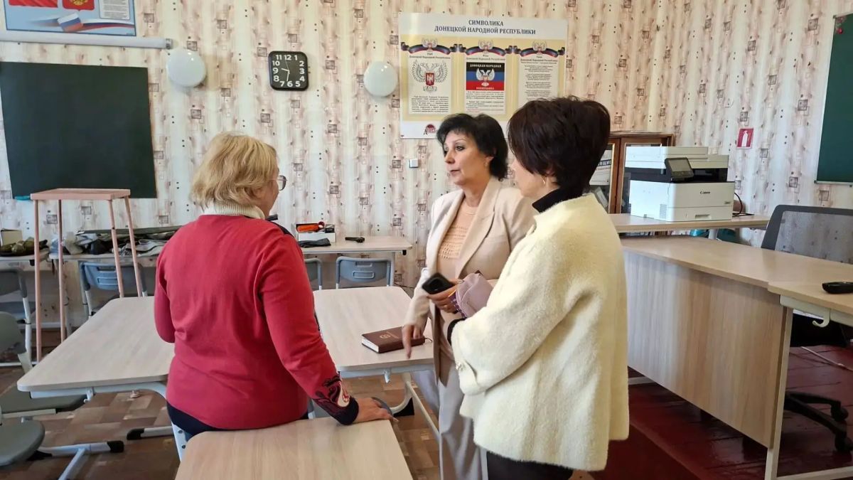 Председатель Макеевского городского совета Валентина Харлашка провела встречу с трудовым коллективом средней общеобразовательной школы №20 Председатель Макеевского городского совета Валентина Харлашка провела встречу с трудовым коллективом средней общеобразовательной школы №20