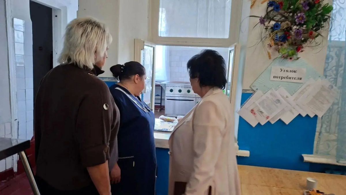 Председатель Макеевского городского совета Валентина Харлашка провела встречу с трудовым коллективом средней общеобразовательной школы №20 Председатель Макеевского городского совета Валентина Харлашка провела встречу с трудовым коллективом средней общеобразовательной школы №20