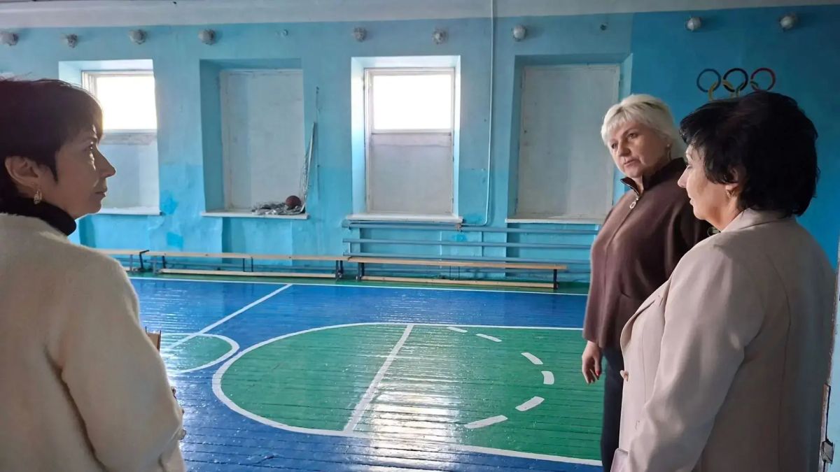Председатель Макеевского городского совета Валентина Харлашка провела встречу с трудовым коллективом средней общеобразовательной школы №20 Председатель Макеевского городского совета Валентина Харлашка провела встречу с трудовым коллективом средней общеобразовательной школы №20
