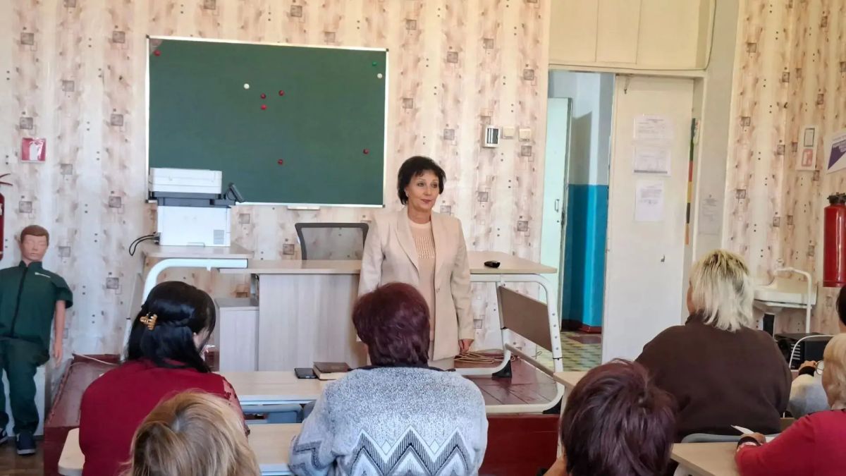 6 октября провела встречу с трудовым коллективом средней общеобразовательной школы №20 городского округа Макеевка 6 октября провела встречу с трудовым коллективом средней общеобразовательной школы №20 городского округа Макеевка