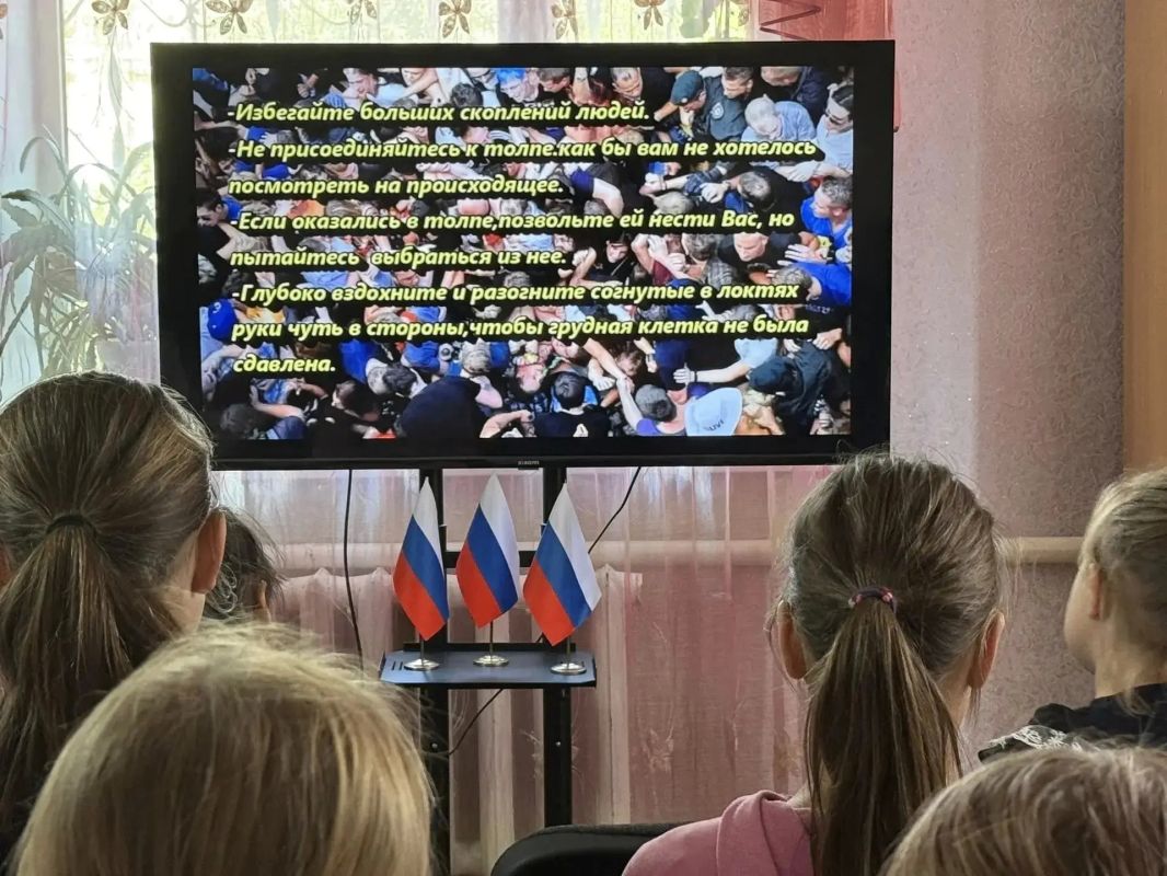 В МБУ «Клуб пгт. Грузско-Зорянское г.о. Макеевка» прошла мультимедийная беседа на тему: «Эффект толпы» В МБУ «Клуб пгт. Грузско-Зорянское г.о. Макеевка» прошла мультимедийная беседа на тему: «Эффект толпы»