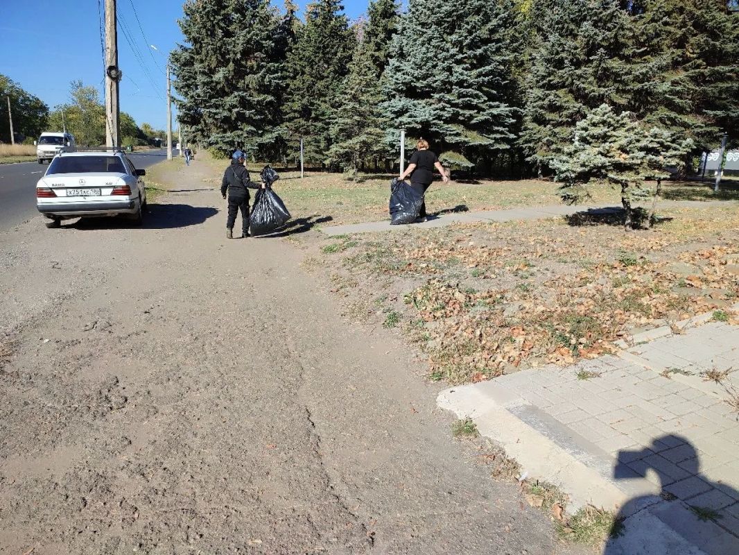 Сегодня, 8 октября, в рамках акции «Чистый четверг» Управой Кировского внутригородского района были организованы и силами Макеевского филиала НКО «ЕДИНЫЙ РЕГИОНАЛЬНЫЙ ФОНД ПО УПРАВЛЕНИЮ МНОГОКВАРТИРНЫМИ ДОМАМИ НА ТЕРРИТОРИИ... Сегодня, 8 октября, в рамках акции «Чистый четверг» Управой Кировского внутригородского района были организованы и силами Макеевского филиала НКО «ЕДИНЫЙ РЕГИОНАЛЬНЫЙ ФОНД ПО УПРАВЛЕНИЮ МНОГОКВАРТИРНЫМИ ДОМАМИ НА ТЕРРИТОРИИ...
