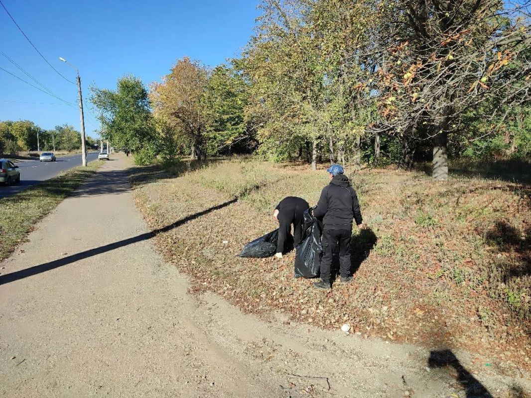 Сегодня, 8 октября, в рамках акции «Чистый четверг» Управой Кировского внутригородского района были организованы и силами Макеевского филиала НКО «ЕДИНЫЙ РЕГИОНАЛЬНЫЙ ФОНД ПО УПРАВЛЕНИЮ МНОГОКВАРТИРНЫМИ ДОМАМИ НА ТЕРРИТОРИИ... Сегодня, 8 октября, в рамках акции «Чистый четверг» Управой Кировского внутригородского района были организованы и силами Макеевского филиала НКО «ЕДИНЫЙ РЕГИОНАЛЬНЫЙ ФОНД ПО УПРАВЛЕНИЮ МНОГОКВАРТИРНЫМИ ДОМАМИ НА ТЕРРИТОРИИ...
