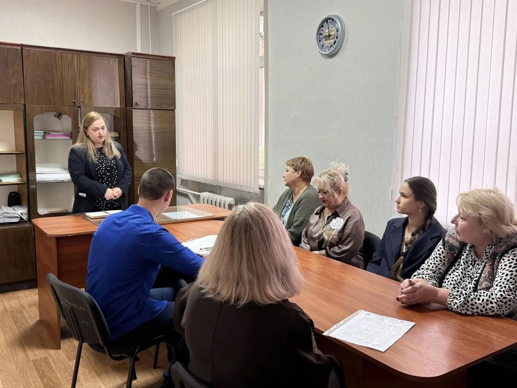 13 октября депутат Макеевского городского совета Донецкой Народной Республики первого созыва Алена Трякина провела встречу с населением в помещении Основной школы № 98 (ул 13 октября депутат Макеевского городского совета Донецкой Народной Республики первого созыва Алена Трякина провела встречу с населением в помещении Основной школы № 98 (ул