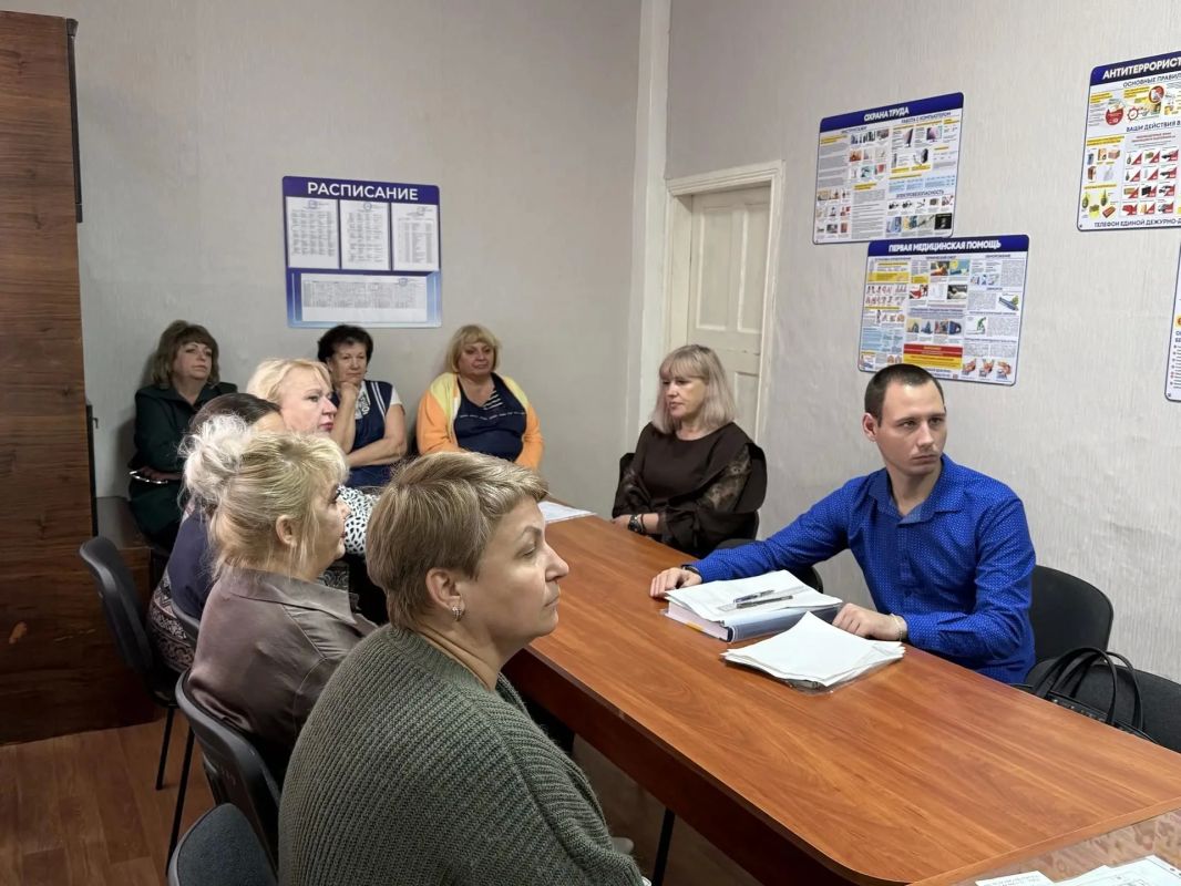 13 октября депутат Макеевского городского совета Донецкой Народной Республики первого созыва Алена Трякина провела встречу с населением в помещении Основной школы № 98 (ул 13 октября депутат Макеевского городского совета Донецкой Народной Республики первого созыва Алена Трякина провела встречу с населением в помещении Основной школы № 98 (ул
