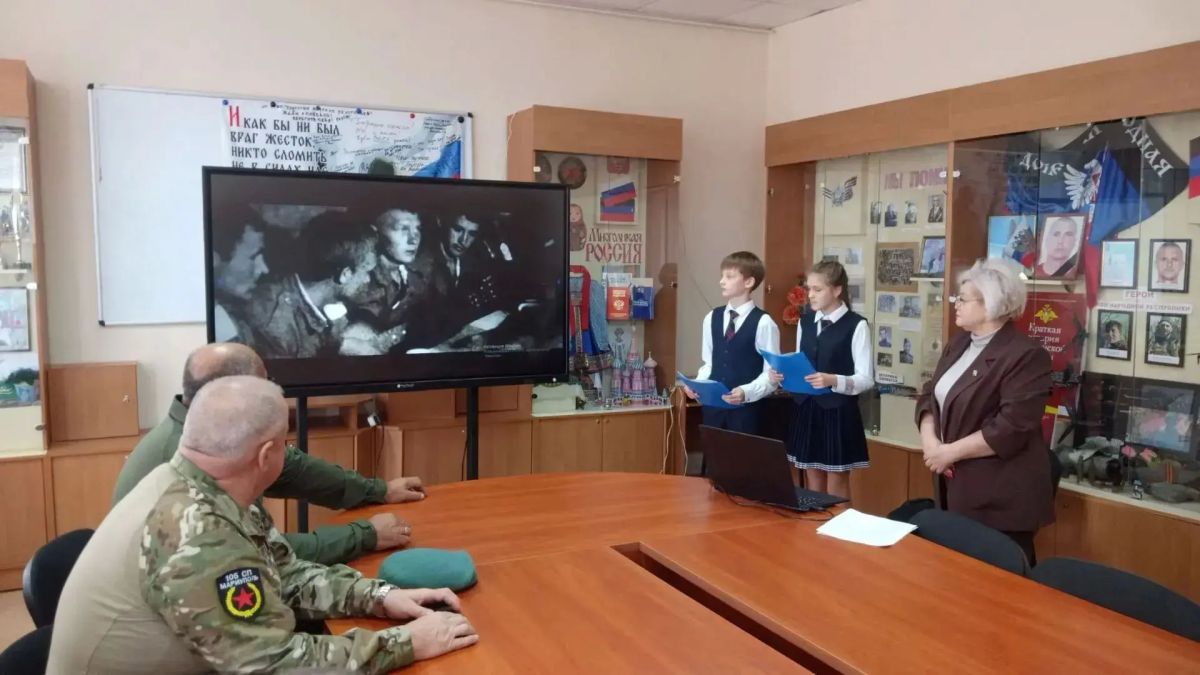 Дмитрий Огилец: Сегодня 14.10.26. ограниченный контингент пограничных войск, в составе членов Макеевской городской организации "Российский Союз ветеранов Афганистана и специальных военных операций" Хвитарии Германа... Дмитрий Огилец: Сегодня 14.10.26. ограниченный контингент пограничных войск, в составе членов Макеевской городской организации "Российский Союз ветеранов Афганистана и специальных военных операций" Хвитарии Германа...