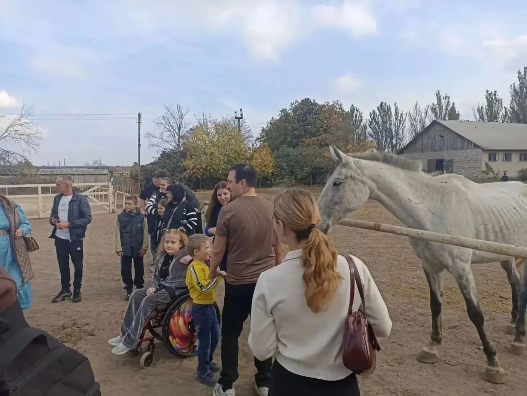 Воспитанники ММООИ «Ника плюс» побывали в конно-спортивном клубе «Гран-При» Воспитанники ММООИ «Ника плюс» побывали в конно-спортивном клубе «Гран-При»