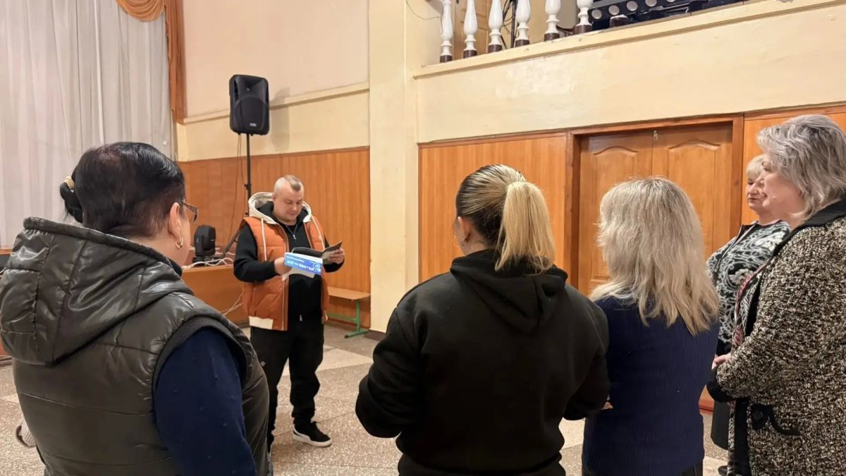 Сегодня, 15 октября в Червоногвардейском районе лидер общественного мнения Юрий Сирош провел встречу с трудовым коллективом МБУ «Дворец культуры им. К.И. Поченкова» Сегодня, 15 октября в Червоногвардейском районе лидер общественного мнения Юрий Сирош провел встречу с трудовым коллективом МБУ «Дворец культуры им. К.И. Поченкова»