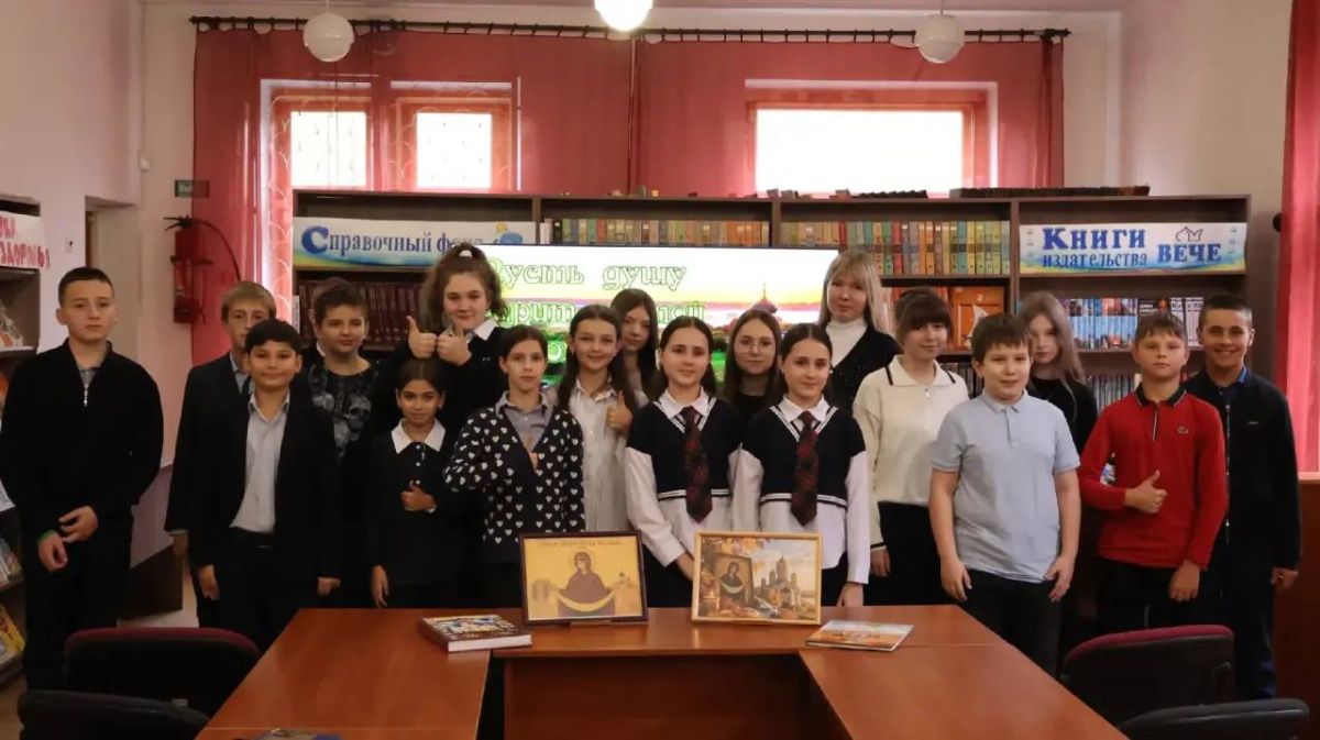 В детской библиотеке им. Л. И. Глебова прошла тематическая программа «Пусть душу озарит святой Покров!» В детской библиотеке им. Л. И. Глебова прошла тематическая программа «Пусть душу озарит святой Покров!»