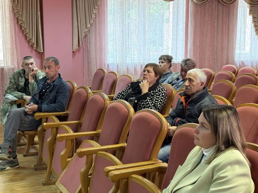 21 октября заместитель главы Администрации городского округа Макеевка Ирина Лях встретилась с трудовым коллективом Детской школы искусств № 2 им. А. Ханжонкова городского округа Макеевка (мкрн 21 октября заместитель главы Администрации городского округа Макеевка Ирина Лях встретилась с трудовым коллективом Детской школы искусств № 2 им. А. Ханжонкова городского округа Макеевка (мкрн