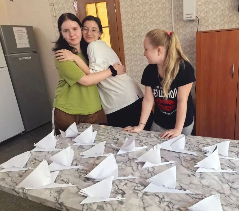 Память, творчество, доброта: «День белых журавлей» в Детском клиническом центре Память, творчество, доброта: «День белых журавлей» в Детском клиническом центре