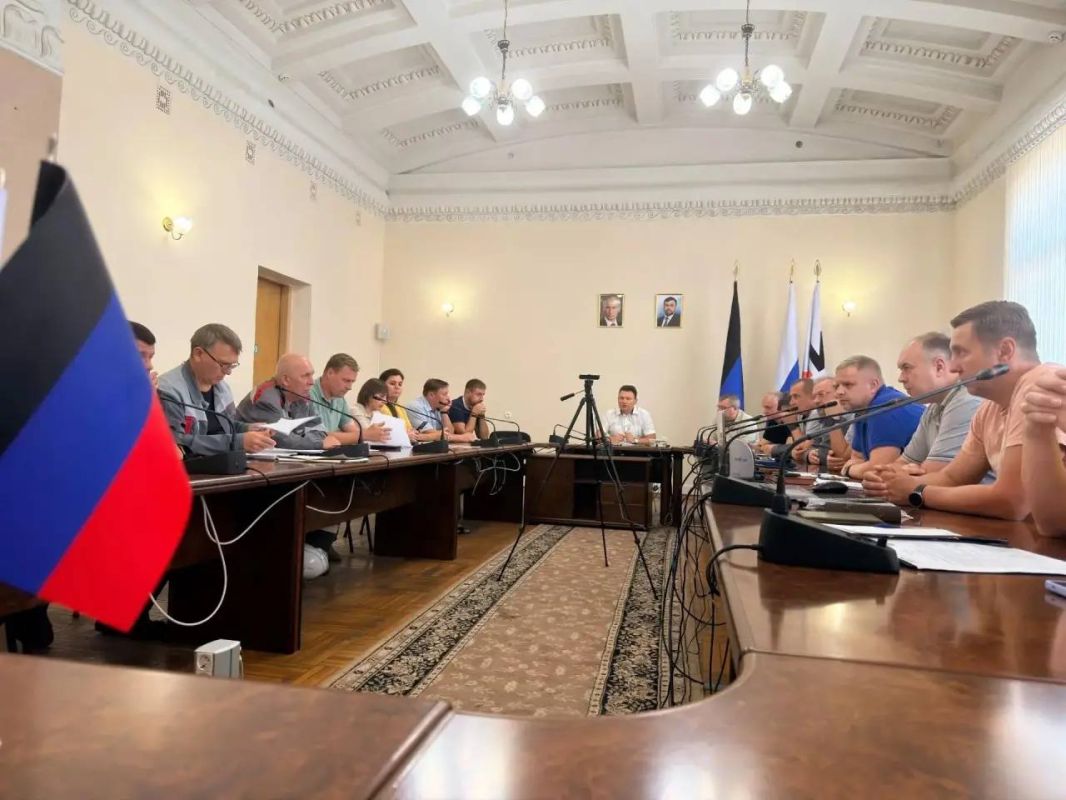 В Червоногвардейском районе Макеевки прошло творческое занятие «Поделки из осенних листьев» В Червоногвардейском районе Макеевки прошло творческое занятие «Поделки из осенних листьев»