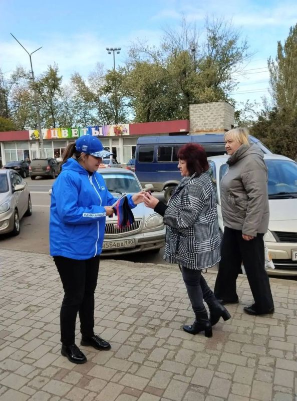 Ежегодно 25 октября в Донецкой Народной Республике отмечают один из самых значимых государственных праздников — День Государственного флага ДНР Ежегодно 25 октября в Донецкой Народной Республике отмечают один из самых значимых государственных праздников — День Государственного флага ДНР