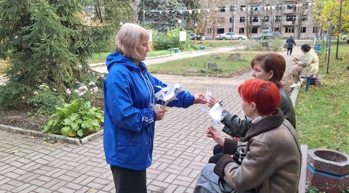 Вчера, 22 октября, состоялась патриотическая акция «Белые журавли», организованная при поддержке «Совета женщин города Макеевки» Регионального отделения «Союз женщин России» Донецкой Народной Республики в Советском... Вчера, 22 октября, состоялась патриотическая акция «Белые журавли», организованная при поддержке «Совета женщин города Макеевки» Регионального отделения «Союз женщин России» Донецкой Народной Республики в Советском...