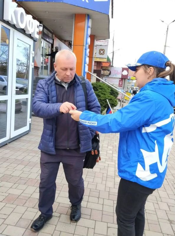 Ежегодно 25 октября в Донецкой Народной Республике отмечают один из самых значимых государственных праздников — День Государственного флага ДНР Ежегодно 25 октября в Донецкой Народной Республике отмечают один из самых значимых государственных праздников — День Государственного флага ДНР