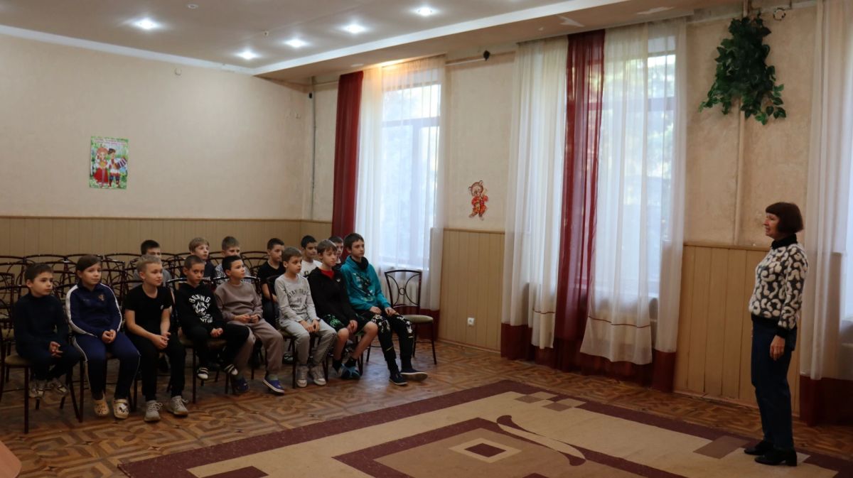 Сегодня, 23 октября, в Муниципальном бюджетном учреждении «Городской дворец культуры им. В. Г. Кирсановой», Дворец культуры «ЯКХЗ» ребята стали участниками устного журнала «День флага Донецкой Народной Республики» Сегодня, 23 октября, в Муниципальном бюджетном учреждении «Городской дворец культуры им. В. Г. Кирсановой», Дворец культуры «ЯКХЗ» ребята стали участниками устного журнала «День флага Донецкой Народной Республики»