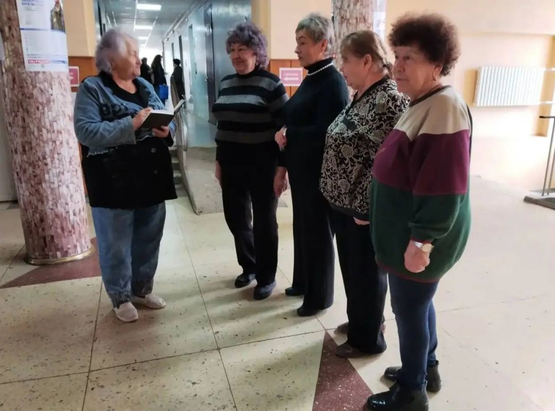 В Червоногвардейском районе Макеевки прошла встреча с жителями жилого массива Горького В Червоногвардейском районе Макеевки прошла встреча с жителями жилого массива Горького