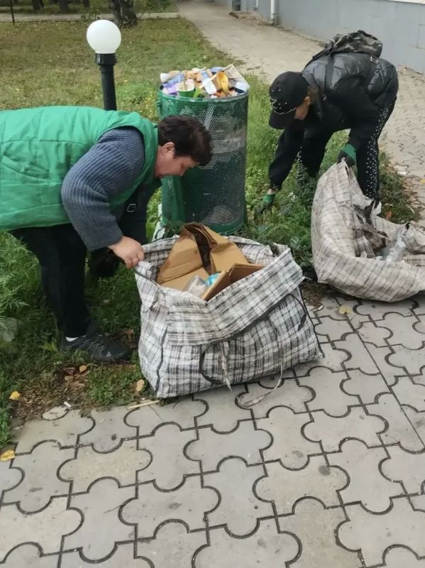 Осенний субботник — это эффективный инструмент поддержания санитарного порядка в городской среде, а также форма социально значимой деятельности, способствующая формированию ответственного отношения жителей к общественному... Осенний субботник — это эффективный инструмент поддержания санитарного порядка в городской среде, а также форма социально значимой деятельности, способствующая формированию ответственного отношения жителей к общественному...