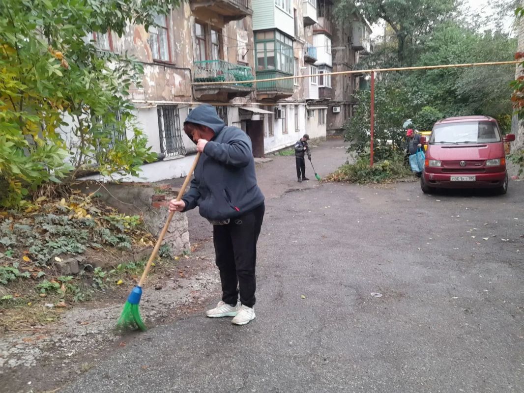 Осенний субботник — это эффективный инструмент поддержания санитарного порядка в городской среде, а также форма социально значимой деятельности, способствующая формированию ответственного отношения жителей к общественному... Осенний субботник — это эффективный инструмент поддержания санитарного порядка в городской среде, а также форма социально значимой деятельности, способствующая формированию ответственного отношения жителей к общественному...