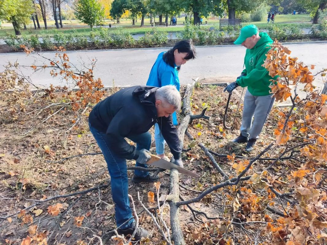 В Кировском районе Макеевки прошёл общегородской субботник В Кировском районе Макеевки прошёл общегородской субботник