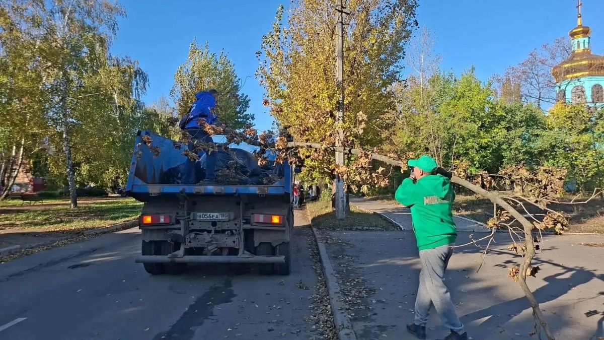 В Кировском районе Макеевки прошёл общегородской субботник В Кировском районе Макеевки прошёл общегородской субботник