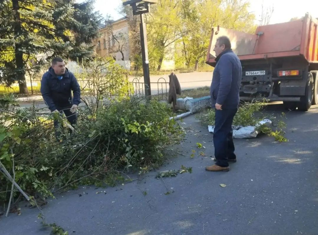 Червоногвардейский район Макеевки присоединился к общегородскому субботнику Червоногвардейский район Макеевки присоединился к общегородскому субботнику