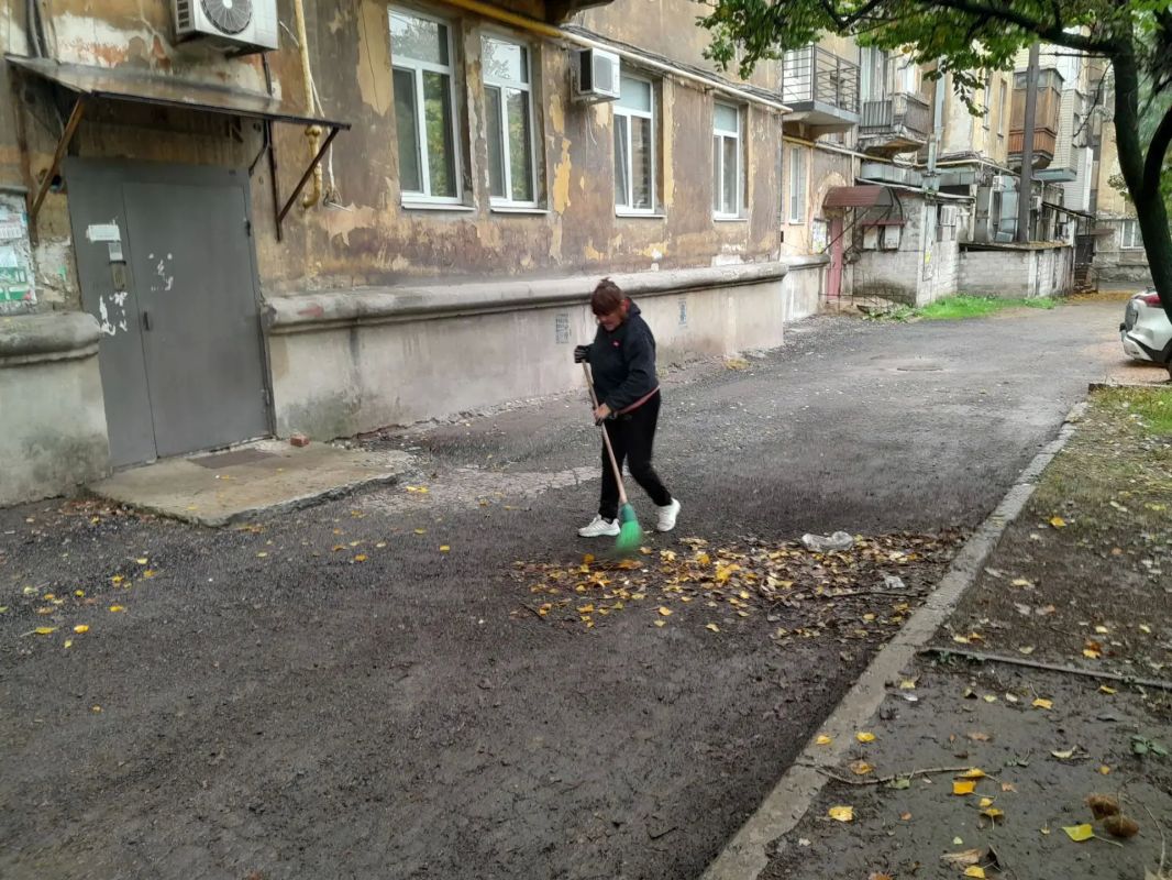 Осенний субботник — это эффективный инструмент поддержания санитарного порядка в городской среде, а также форма социально значимой деятельности, способствующая формированию ответственного отношения жителей к общественному... Осенний субботник — это эффективный инструмент поддержания санитарного порядка в городской среде, а также форма социально значимой деятельности, способствующая формированию ответственного отношения жителей к общественному...