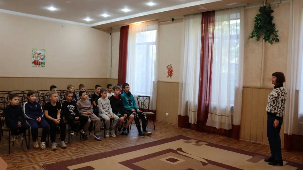 Александр Подгорный: Сегодня, 23 октября, в Муниципальном бюджетном учреждении «Городской дворец культуры им. В. Г. Кирсановой», Дворец культуры «ЯКХЗ» ребята стали участниками устного журнала «День флага Донецкой Народной... Александр Подгорный: Сегодня, 23 октября, в Муниципальном бюджетном учреждении «Городской дворец культуры им. В. Г. Кирсановой», Дворец культуры «ЯКХЗ» ребята стали участниками устного журнала «День флага Донецкой Народной...