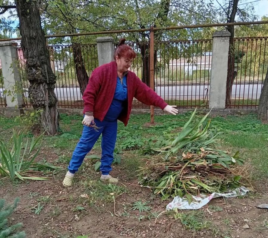 Предприятия, организации и учреждения, расположенные на территории Кировского внутригородского района города Макеевки, продолжаются поддерживать санитарный порядок на закрепленных и прилегающих территориях Предприятия, организации и учреждения, расположенные на территории Кировского внутригородского района города Макеевки, продолжаются поддерживать санитарный порядок на закрепленных и прилегающих территориях