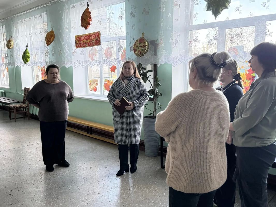 27 октября депутат Макеевского городского совета первого созыва Алена Трякина провела встречу с жителями в помещении Основной школы № 41 (ул 27 октября депутат Макеевского городского совета первого созыва Алена Трякина провела встречу с жителями в помещении Основной школы № 41 (ул