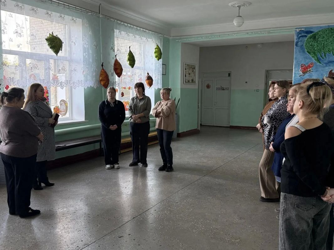 27 октября депутат Макеевского городского совета первого созыва Алена Трякина провела встречу с жителями в помещении Основной школы № 41 (ул 27 октября депутат Макеевского городского совета первого созыва Алена Трякина провела встречу с жителями в помещении Основной школы № 41 (ул