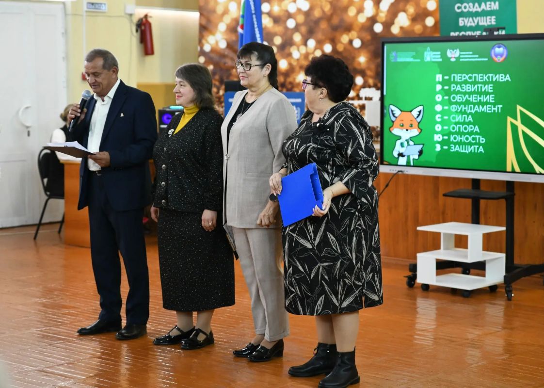 Сегодня в Макеевке прошла октябрьская встреча Советов молодых педагогов «Давайте познакомимся» Сегодня в Макеевке прошла октябрьская встреча Советов молодых педагогов «Давайте познакомимся»