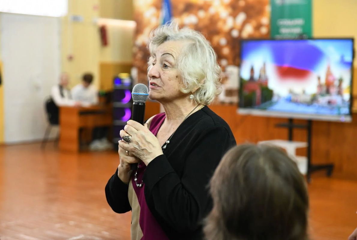 Сегодня в Макеевке прошла октябрьская встреча Советов молодых педагогов «Давайте познакомимся» Сегодня в Макеевке прошла октябрьская встреча Советов молодых педагогов «Давайте познакомимся»