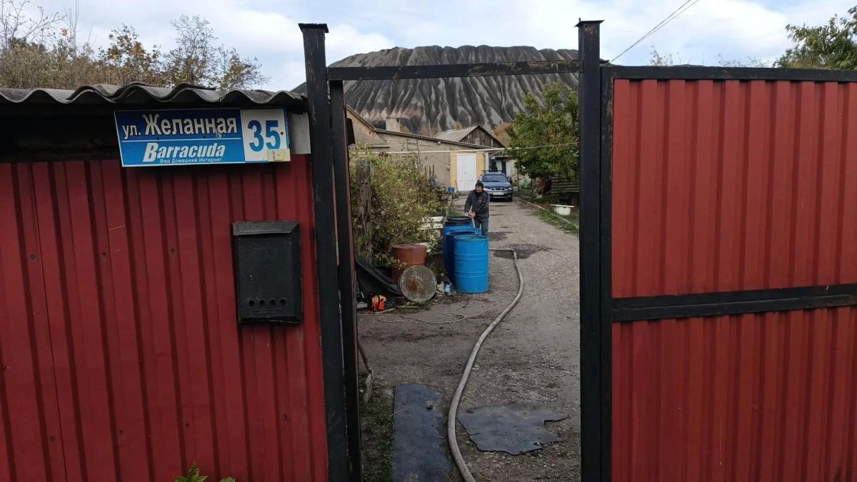 В Кировском внутригородском районе при поддержке региона-шефа Московская область продолжается подвоз воды для жителей домов, в которые в установленный графиком день не поступила вода В Кировском внутригородском районе при поддержке региона-шефа Московская область продолжается подвоз воды для жителей домов, в которые в установленный графиком день не поступила вода