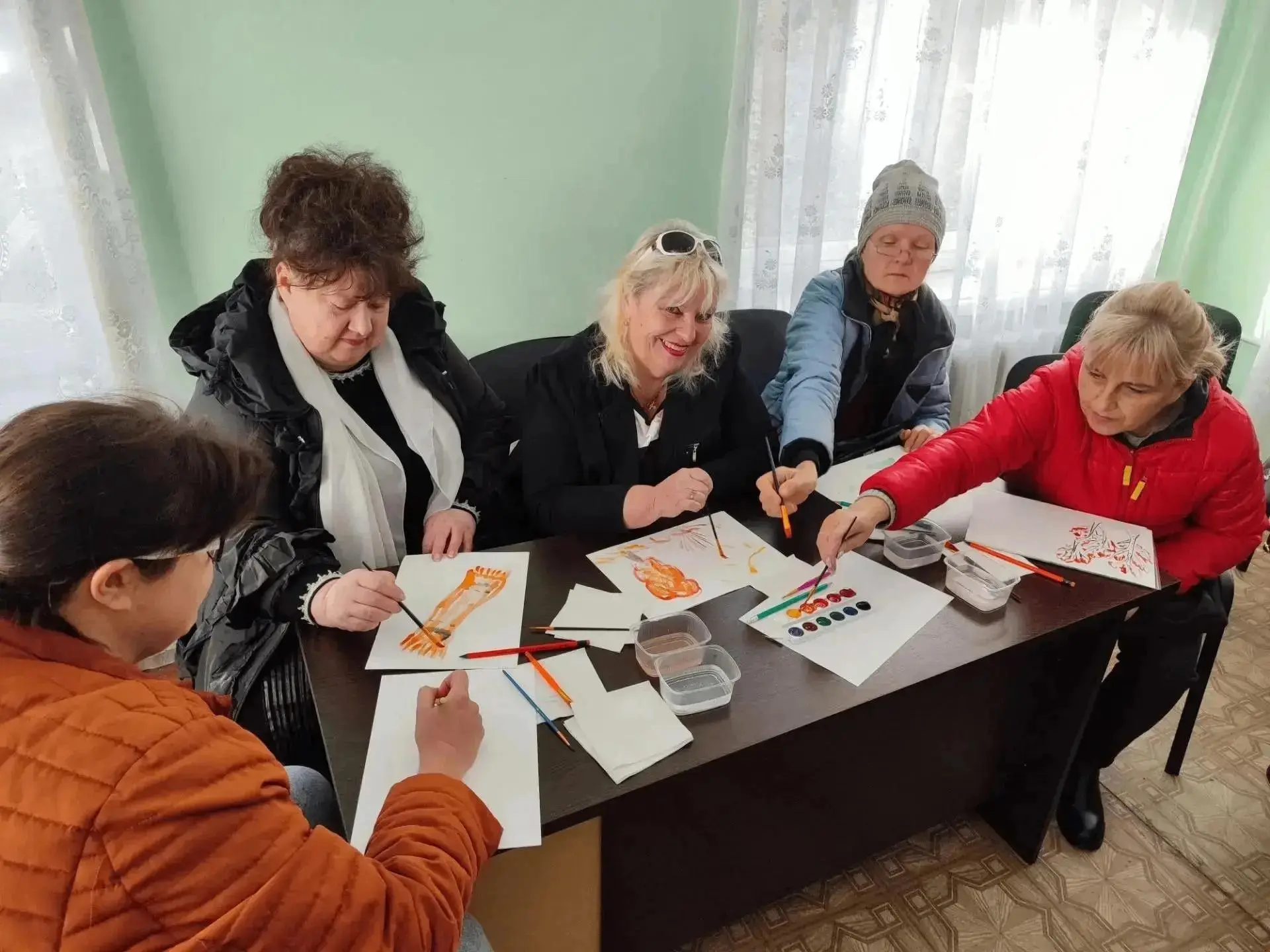 В Макеевке прошло занятие с элементами арт-терапии для социальных работников