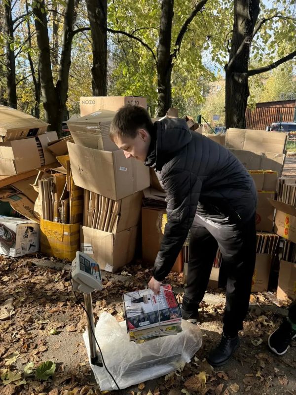 В период осенних каникул учащиеся Государственного бюджетного общеобразовательного учреждения «Лицей № 1 «Лидер» г. о. Макеевки Донецкой Народной Республики» приняли активное участие во Всероссийской акции по сбору... В период осенних каникул учащиеся Государственного бюджетного общеобразовательного учреждения «Лицей № 1 «Лидер» г. о. Макеевки Донецкой Народной Республики» приняли активное участие во Всероссийской акции по сбору...